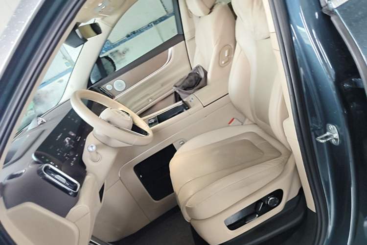 Used Hima AITO M9 2024 Range-Extended Ultra Version 42 kWh 6-Seater Model Left Front Seat