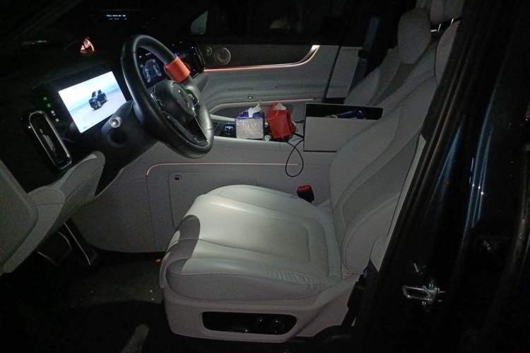Used Hima AITO M9 2024 Range-Extended Ultra Version 42 kWh 6-Seater Model Left Front Seat