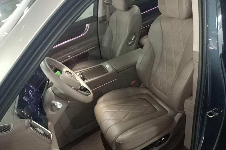 Used Hima AITO M9 2024 Range-Extended Max Edition 52 kWh 6-Seater Version Left Front Seat