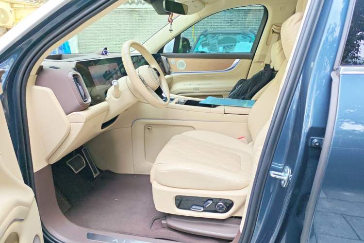 Used Hima AITO M9 2024 All-Electric Ultra Version 100 kWh 6-Seater Model Left Front Seat