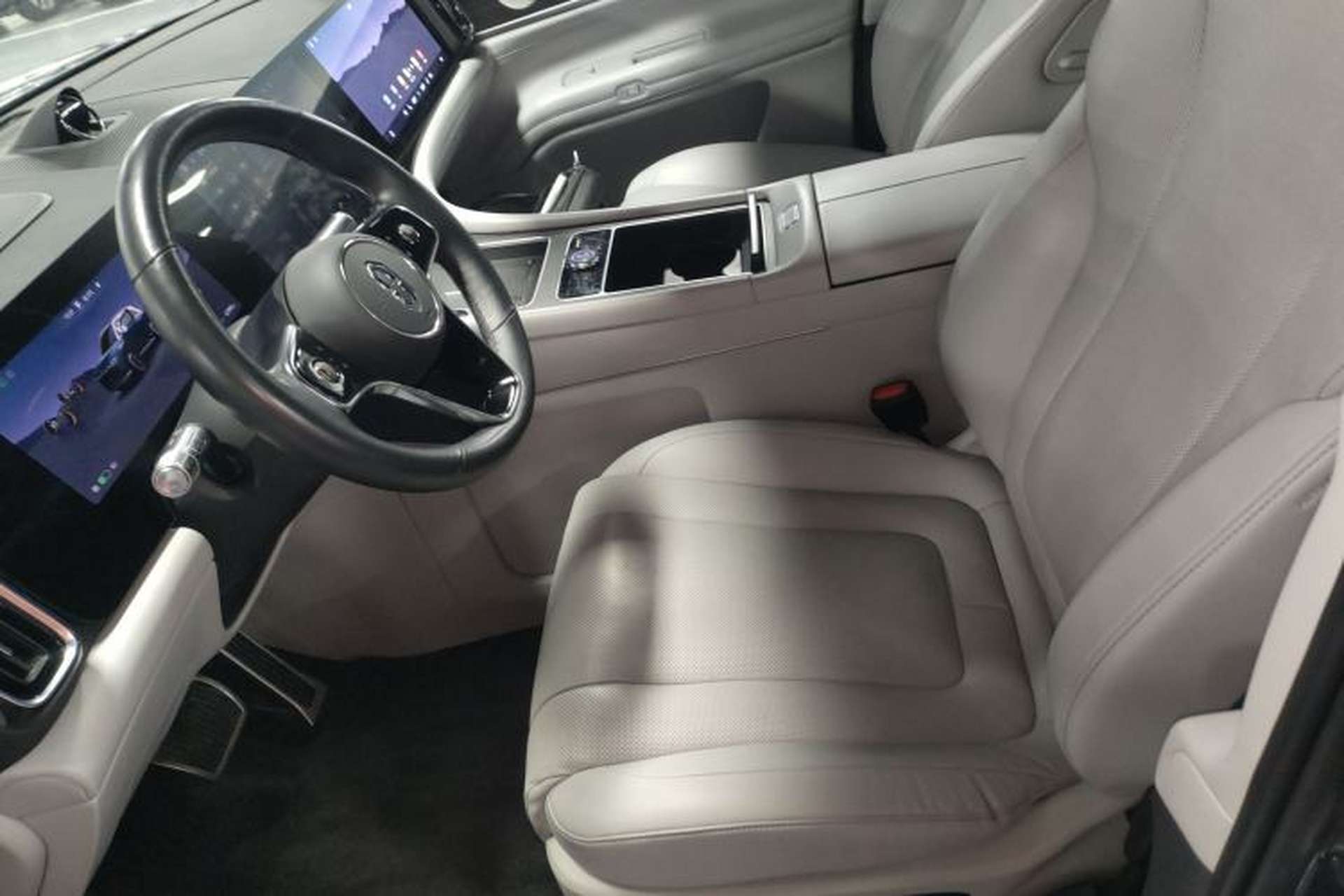 Used Hima AITO M9 2024 All-Electric Ultra Version 100 kWh 6-Seater Model Left Front Seat