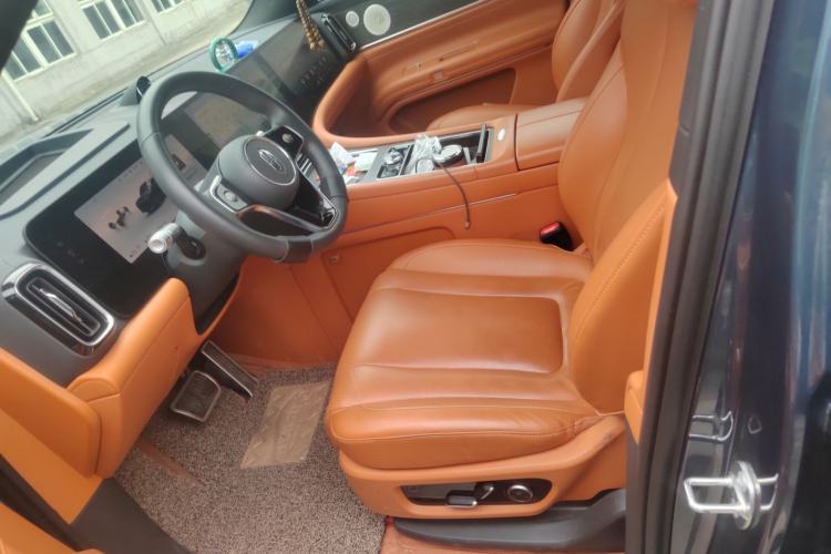 Used Hima AITO M9 2024 Range-Extended Ultra Version 42 kWh 6-Seater Model Left Front Seat