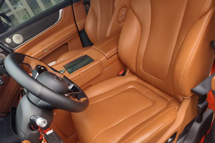 Used Hima AITO M9 2024 Range-Extended Ultra Version 42 kWh 6-Seater Model Left Front Seat