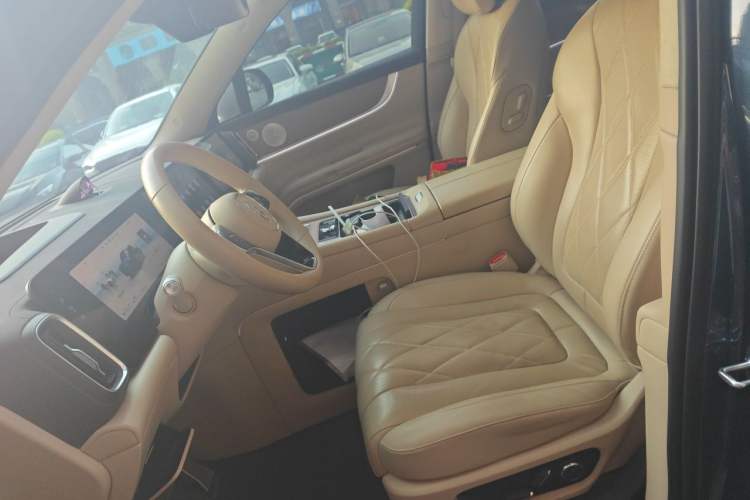Used Hima AITO M9 2024 Range-Extended Ultra Version 52 kWh 6-Seater Model Left Front Seat