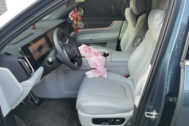 Used Hima AITO M9 2024 Range-Extended Ultra Version 42 kWh 6-Seater Model Left Front Seat