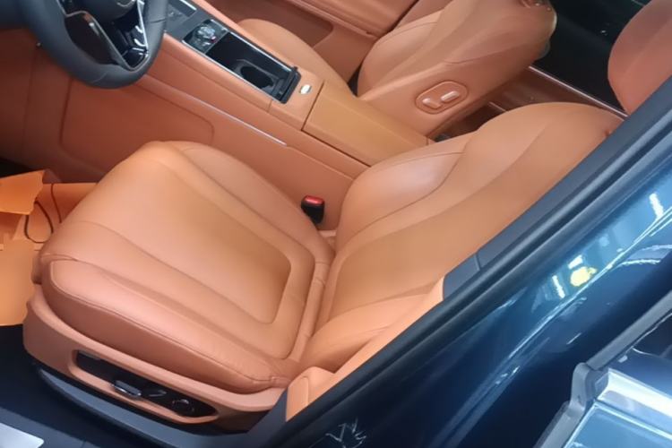 Used Hima AITO M9 2024 Range-Extended Ultra Version 42 kWh 6-Seater Model Left Front Seat