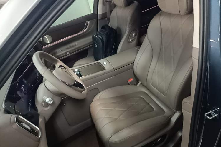 Used Hima AITO M9 2024 Range-Extended Max Edition 52 kWh 6-Seater Version Left Front Seat