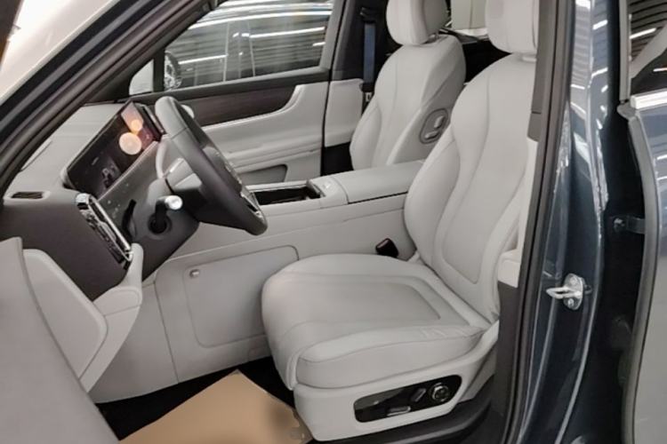 Used Hima AITO M9 2024 Range-Extended Ultra Version 42 kWh 6-Seater Model Left Front Seat