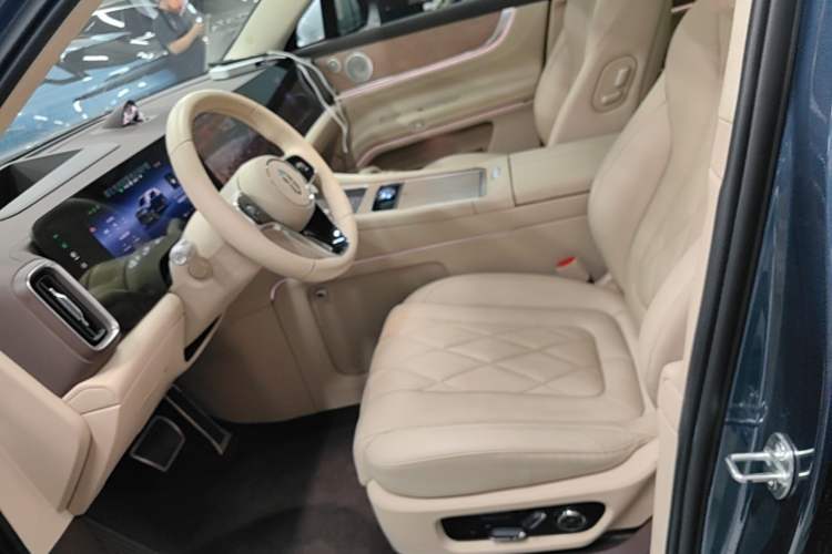 Used Hima AITO M9 2024 Range-Extended Ultra Version 52 kWh 6-Seater Model Left Front Seat