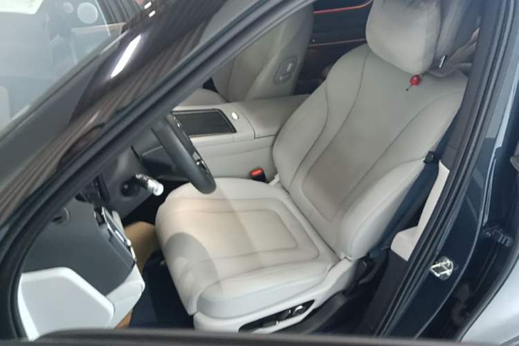 Used Hima AITO M9 2024 All-Electric Ultra Version 100 kWh 6-Seater Model Left Front Seat