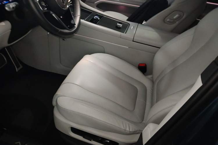 Used Hima AITO M9 2024 Range-Extended Ultra Version 42 kWh 6-Seater Model Left Front Seat