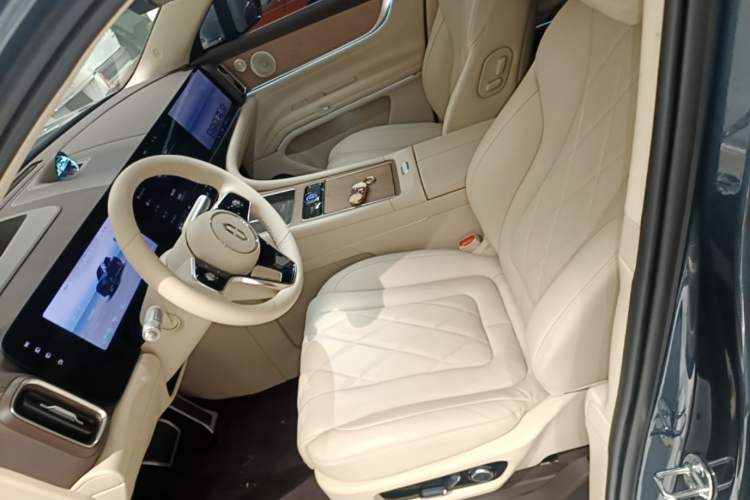 Used Hima AITO M9 2024 Range-Extended Ultra Version 42 kWh 6-Seater Model Left Front Seat