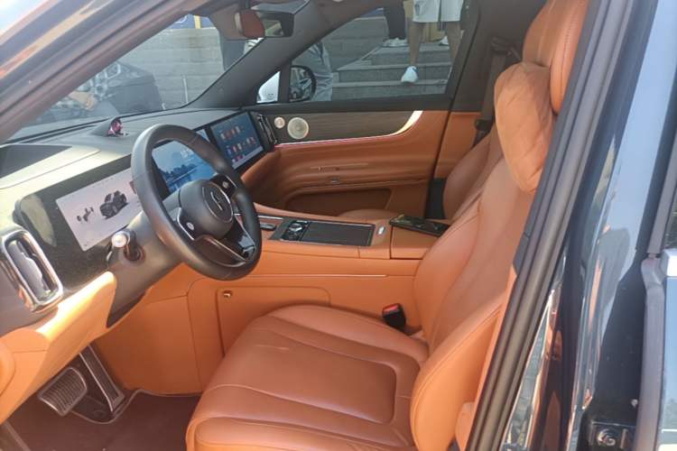Used Hima AITO M9 2024 Range-Extended Ultra Version 52 kWh 6-Seater Model Left Front Seat