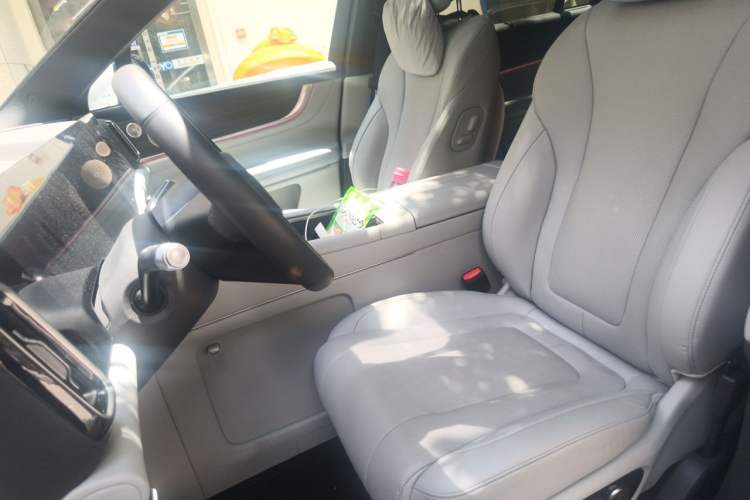 Used Hima AITO M9 2024 Range-Extended Ultra Version 52 kWh 5-Seater Model Left Front Seat