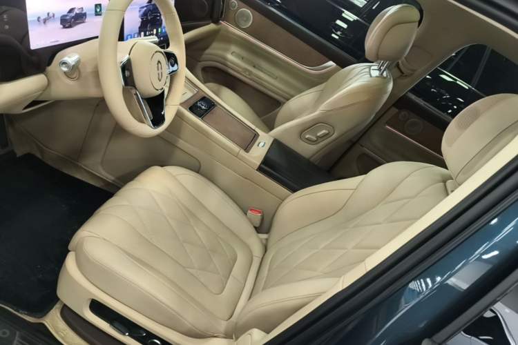 Used Hima AITO M9 2024 Range-Extended Ultra Version 52 kWh 6-Seater Model Left Front Seat