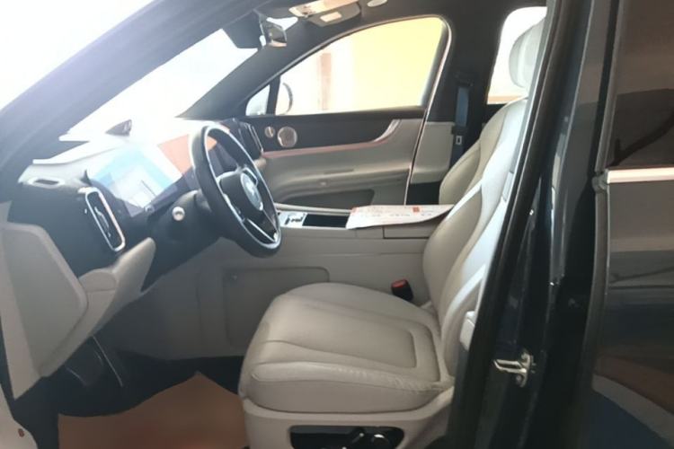 Used Hima AITO M9 2024 All-Electric Ultra Version 100 kWh 6-Seater Model Left Front Seat