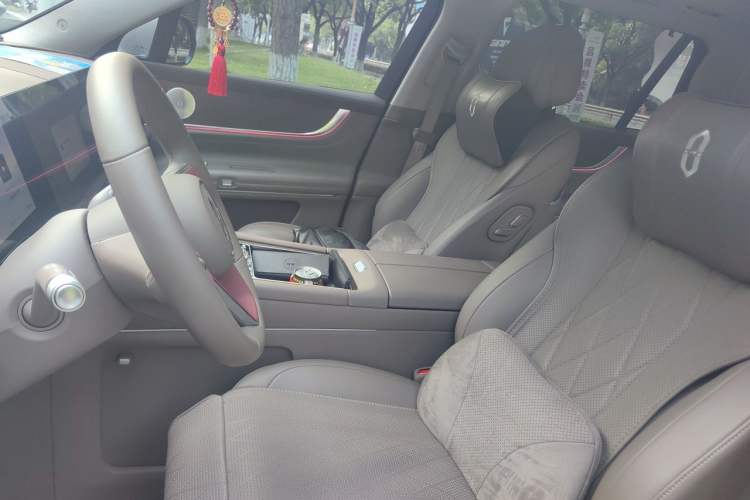 Used Hima AITO M9 2024 All-Electric Ultra Version 100 kWh 5-Seater Model Left Front Seat