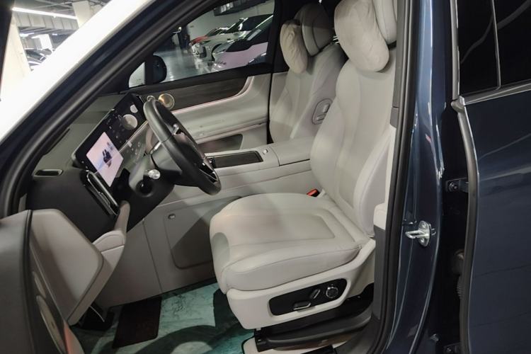 Used Hima AITO M9 2024 All-Electric Ultra Version 100 kWh 6-Seater Model Left Front Seat