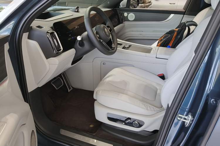 Used Hima AITO M9 2024 Range-Extended Ultra Version 42 kWh 6-Seater Model Left Front Seat