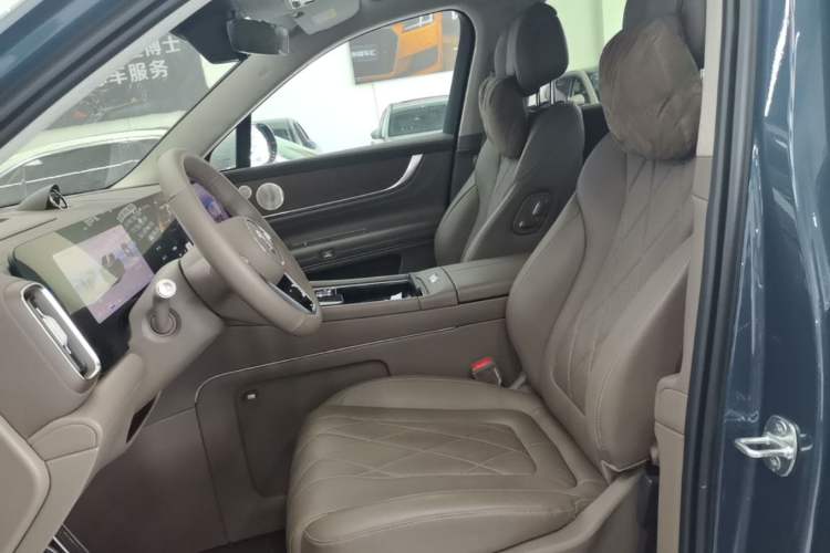 Used Hima AITO M9 2024 Range-Extended Ultra Version 42 kWh 6-Seater Model Left Front Seat