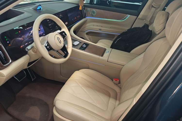 Used Hima AITO M9 2024 Range-Extended Max Edition 52 kWh 6-Seater Version Left Front Seat