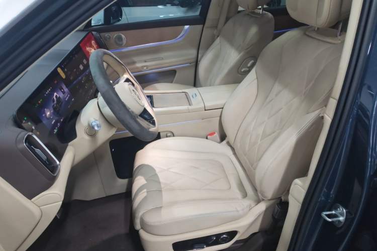 Used Hima AITO M9 2024 Range-Extended Ultra Version 42 kWh 6-Seater Model Left Front Seat