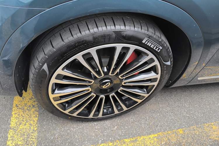 Used Hima AITO M9 2024 Range-Extended Ultra Version 42 kWh 6-Seater Model Left Front Wheel Hub