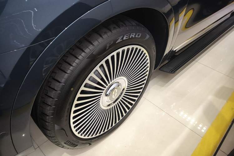 Used Hima AITO M9 2024 Range-Extended Ultra Version 42 kWh 6-Seater Model Left Front Wheel Hub