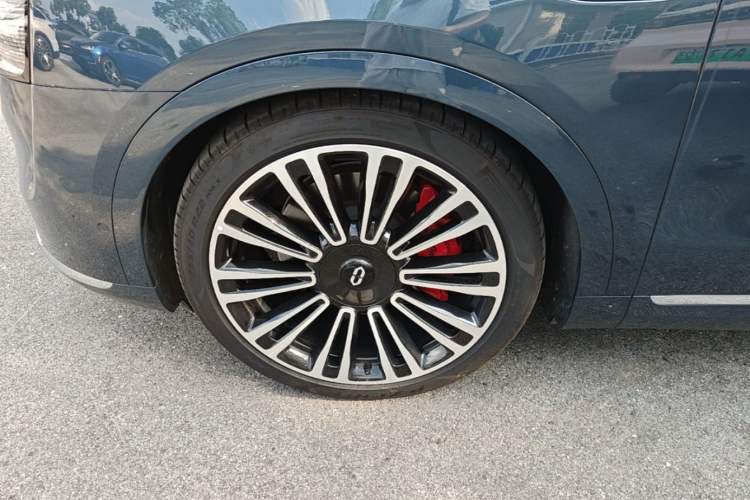 Used Hima AITO M9 2024 Range-Extended Ultra Version 42 kWh 6-Seater Model Left Front Wheel Hub