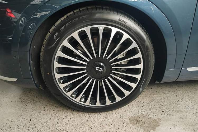 Used Hima AITO M9 2024 Range-Extended Max Edition 42 kWh 6-Seater Version Left Front Wheel Hub