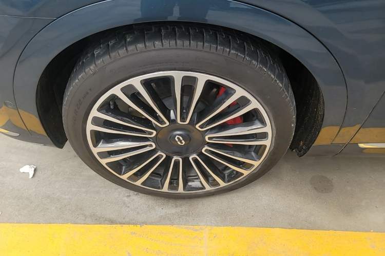 Used Hima AITO M9 2024 Range-Extended Ultra Version 42 kWh 6-Seater Model Left Front Wheel Hub