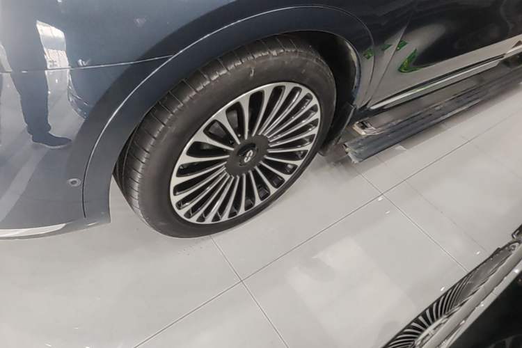 Used Hima AITO M9 2024 Range-Extended Ultra Version 42 kWh 6-Seater Model Left Front Wheel Hub