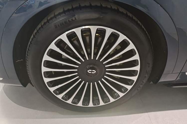 Used Hima AITO M9 2024 Range-Extended Ultra Version 42 kWh 6-Seater Model Left Front Wheel Hub