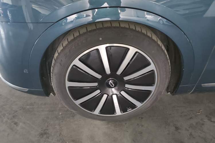 Used Hima AITO M9 2024 Range-Extended Ultra Version 42 kWh 6-Seater Model Left Front Wheel Hub