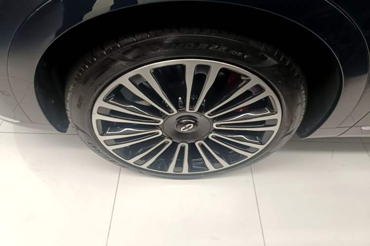 Used Hima AITO M9 2024 Range-Extended Ultra Version 42 kWh 6-Seater Model Left Front Wheel Hub