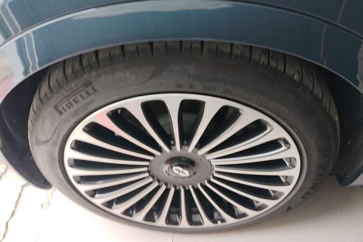 Used Hima AITO M9 2024 Range-Extended Ultra Version 42 kWh 6-Seater Model Left Front Wheel Hub