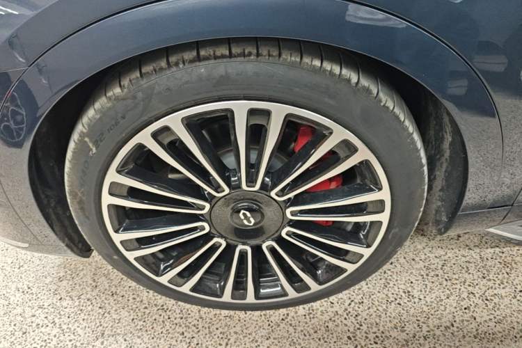 Used Hima AITO M9 2024 Range-Extended Ultra Version 42 kWh 6-Seater Model Left Front Wheel Hub