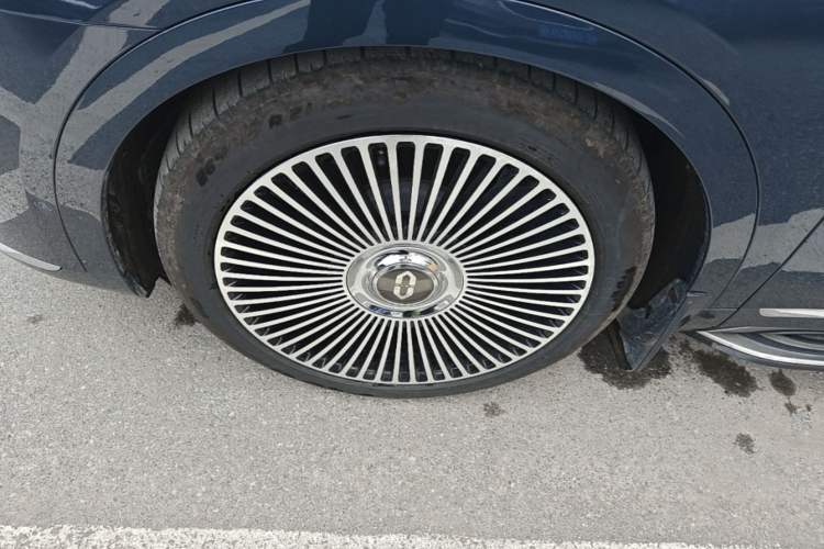 Used Hima AITO M9 2024 Range-Extended Ultra Version 42 kWh 6-Seater Model Left Front Wheel Hub