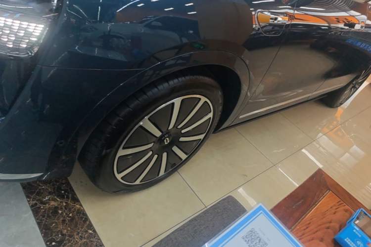 Used Hima AITO M9 2024 Range-Extended Ultra Version 42 kWh 6-Seater Model Left Front Wheel Hub