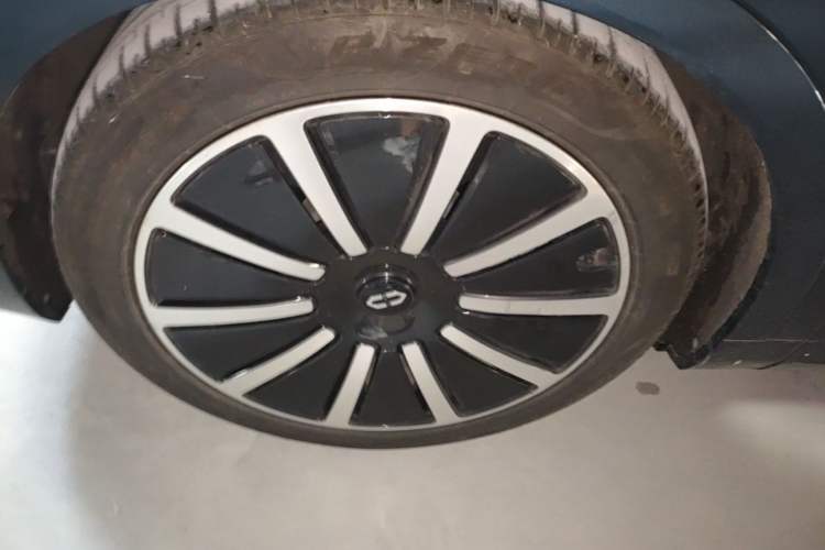 Used Hima AITO M9 2024 Range-Extended Max Edition 42 kWh 6-Seater Version Left Front Wheel Hub