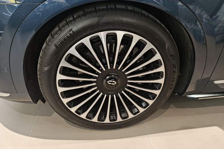 Used Hima AITO M9 2024 Range-Extended Ultra Version 42 kWh 6-Seater Model Left Front Wheel Hub