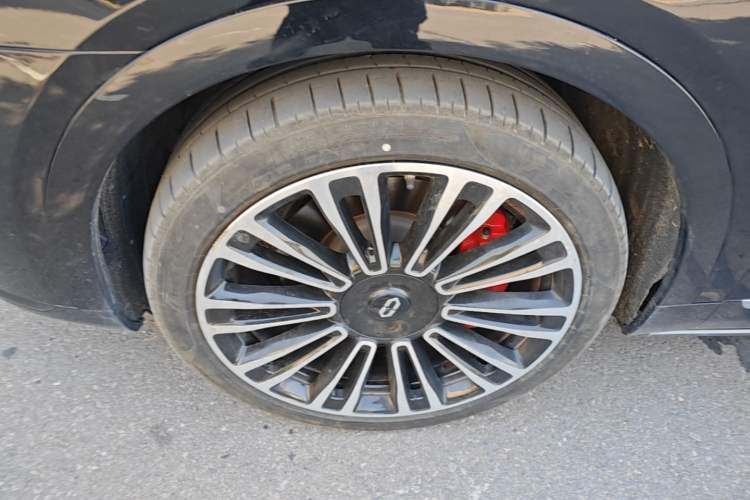 Used Hima AITO M9 2024 Range-Extended Ultra Version 42 kWh 6-Seater Model Left Front Wheel Hub