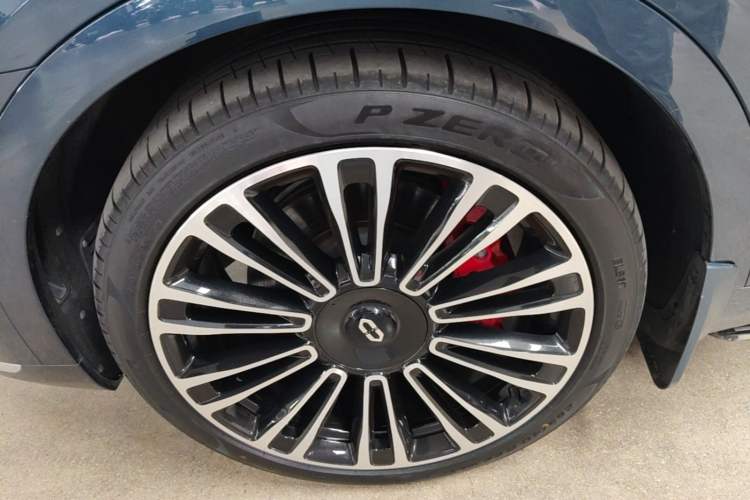 Used Hima AITO M9 2024 Range-Extended Ultra Version 42 kWh 6-Seater Model Left Front Wheel Hub