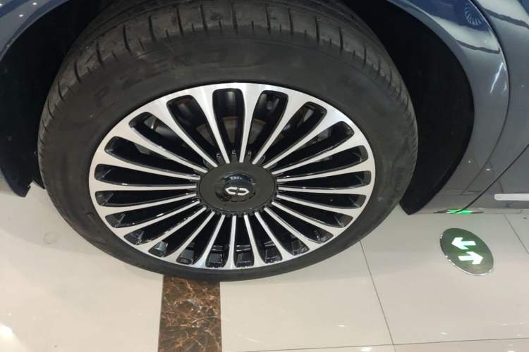 Used Hima AITO M9 2024 Range-Extended Max Edition 42 kWh 6-Seater Version Left Front Wheel Hub