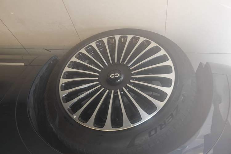 Used Hima AITO M9 2024 Range-Extended Max Edition 42 kWh 6-Seater Version Left Front Wheel Hub
