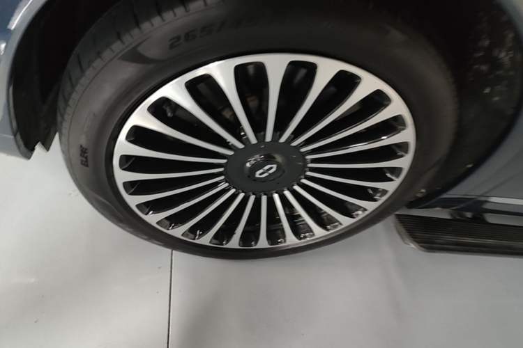 Used Hima AITO M9 2024 Range-Extended Ultra Version 42 kWh 6-Seater Model Left Front Wheel Hub