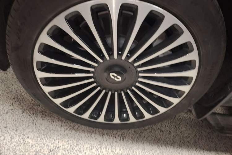 Used Hima AITO M9 2024 Range-Extended Ultra Version 42 kWh 6-Seater Model Left Front Wheel Hub
