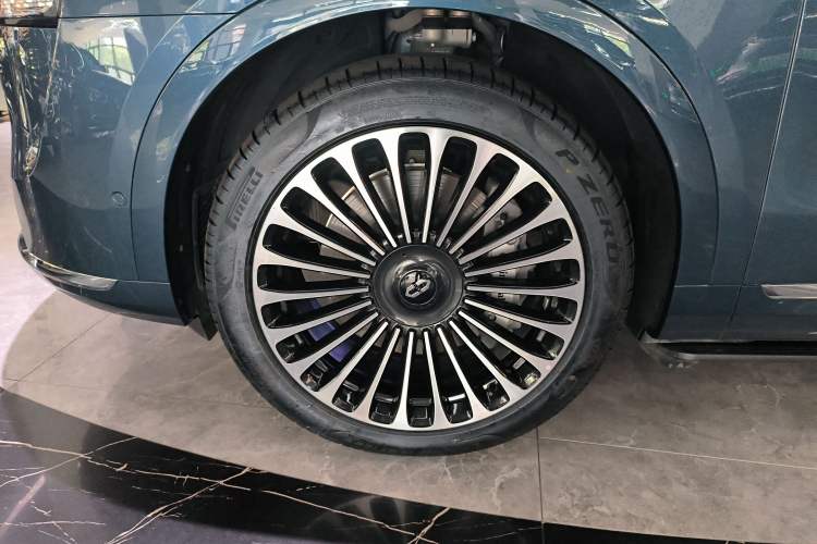 Used Hima AITO M9 2024 Range-Extended Max Edition 42 kWh 5-Seater Version Left Front Wheel Hub