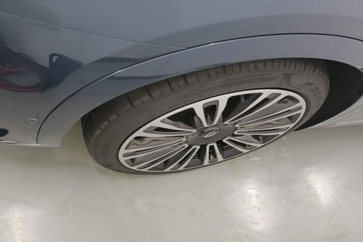 Used Hima AITO M9 2024 Range-Extended Ultra Version 52 kWh 5-Seater Model Left Front Wheel Hub