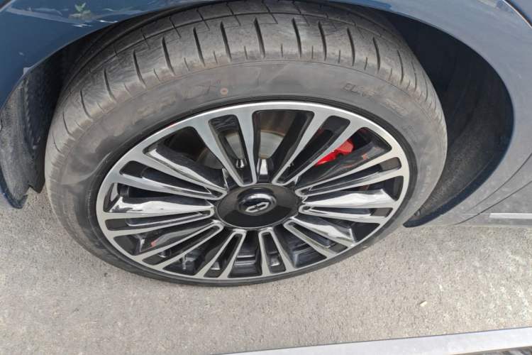 Used Hima AITO M9 2024 Range-Extended Max Edition 42 kWh 6-Seater Version Left Front Wheel Hub